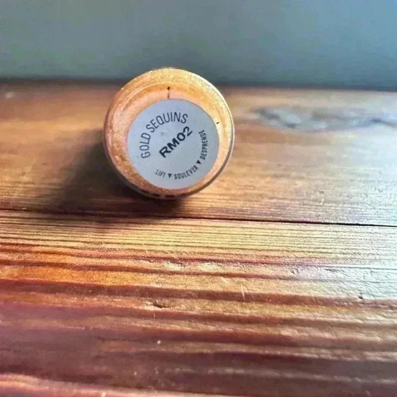 MARY KAY LIP GLOSS GOLD SEQUINS,  0.27 fl. oz., New w/o Box, Discontinued! RM02 - Picture 4 of 4